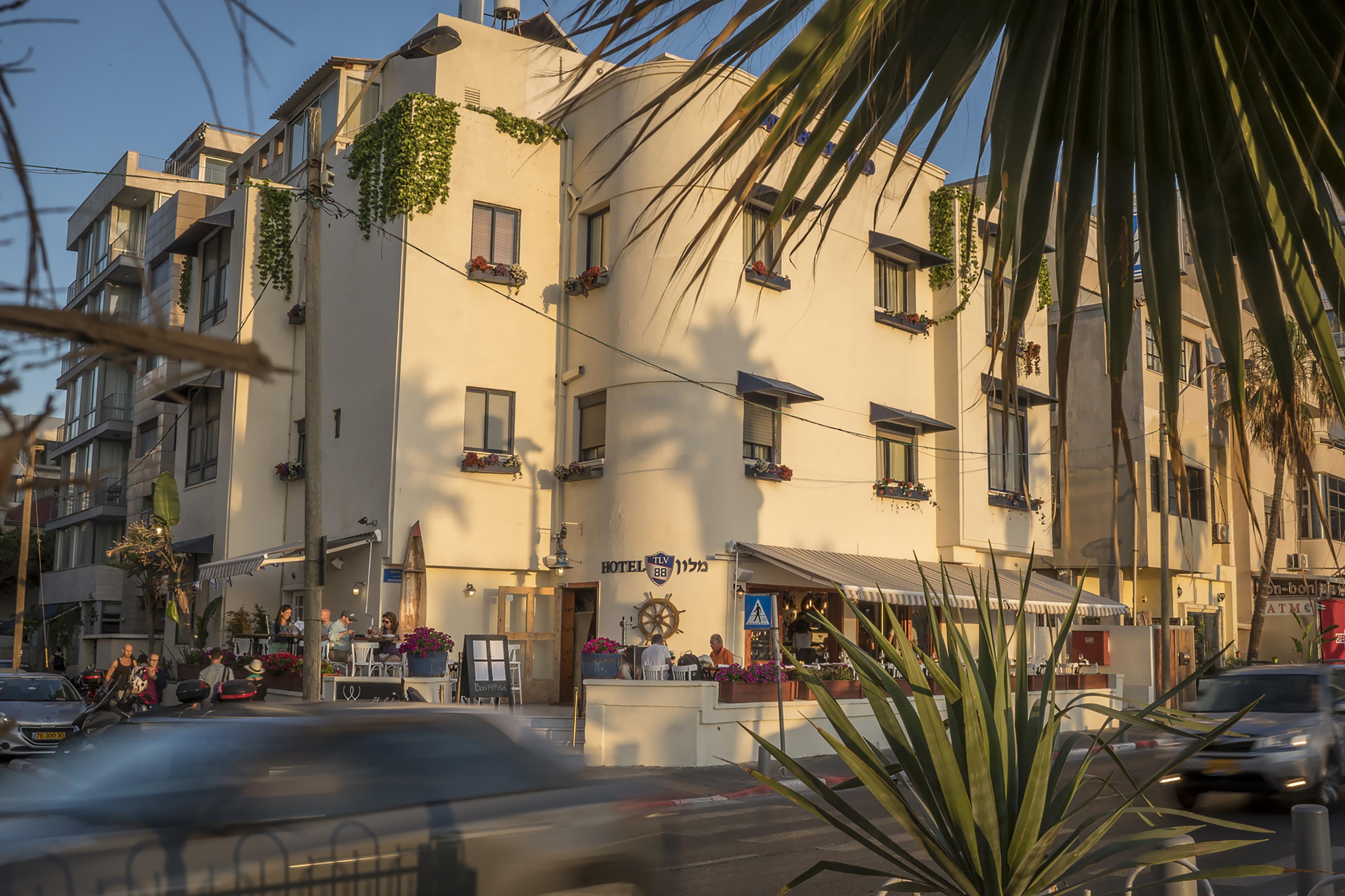 Dream Beach 98 Hotel And Spa Tel Aviv Exterior photo