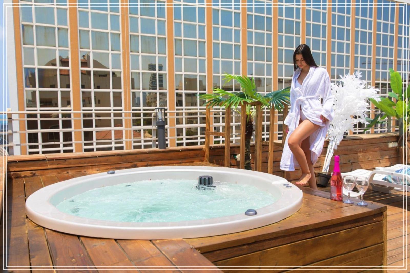 Dream Beach 98 Hotel And Spa Tel Aviv Exterior photo