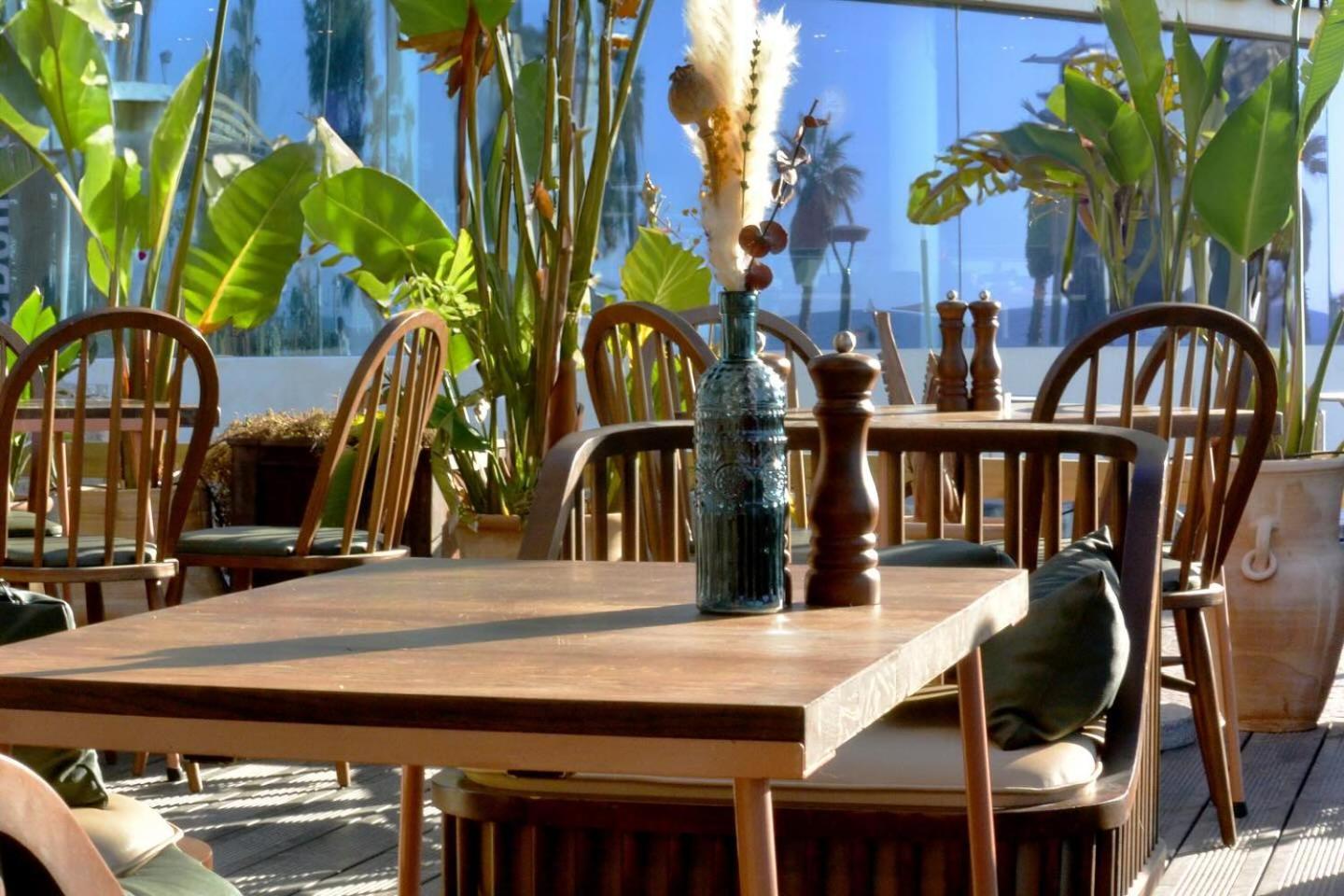 Dream Beach 98 Hotel And Spa Tel Aviv Exterior photo